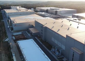 SK온 ’15조 잭팟’ 닛산에 전기차 100만대분 배터리 공급