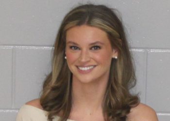 속도위반으로 체포된 UGA 여대생, 머그샷에 인상 급상승