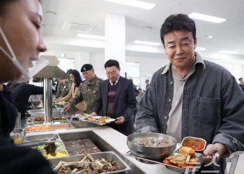 경찰, 백종원 입건…’빽다방’ 제품 원산지 허위 광고 의혹