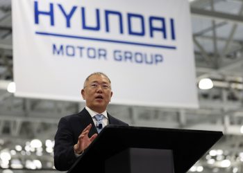 정의선, 관세 협상 정부·기업 ‘원팀’…”트럼프와 발표 큰 영광”