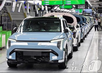 현대차 “中 전기차 열공”…지커 공장 방문·샤오미 전기차 연구