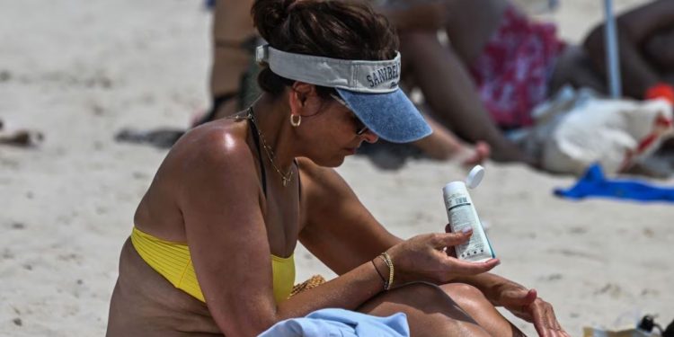 WP, 코로나 땐 휴지 사재기, 이번 관세 전쟁 땐 한국산 선크림