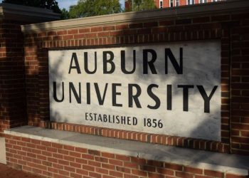 어번 대학교, 유학생 및 교직원 15명의 비자 취소