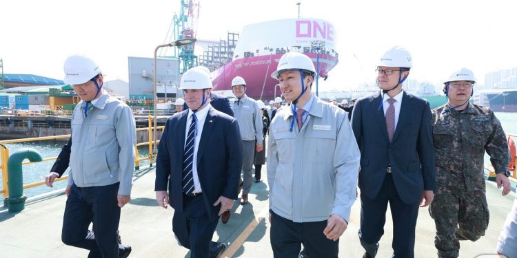 美 해군성 장관, HD현대 정기선·한화 김동관 만나 조선협력 논의