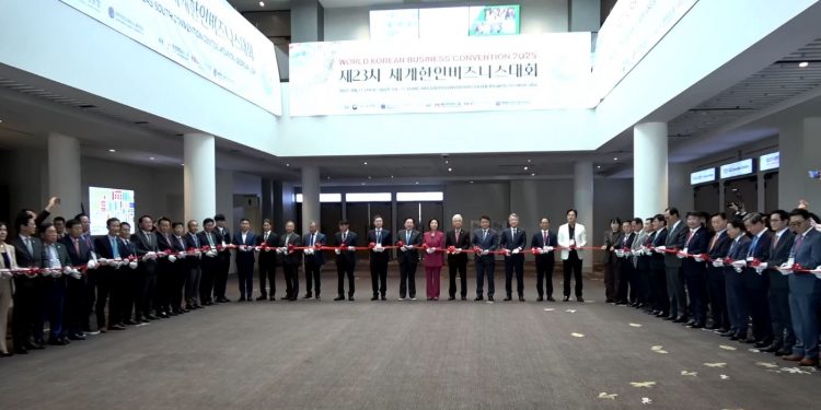 제23차 세계한인비즈니스대회 개막 리본 커팅식