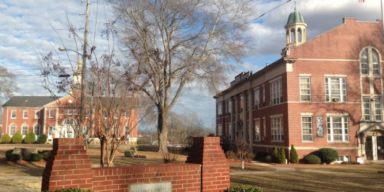 앨라배마의 역사적인 탈라데가 대학, 거액의 투자 받아 재정 적자 극복