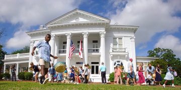 아이비 AL 주지사, 어린이 초청 제6회 에그 헌트 행사 개최