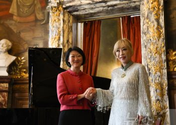 “상상 넘어 영예의 정점 도달”…조수미, 감격 속 佛 최고 문화훈장 수훈