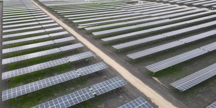 美, 中 태양광도 세액공제 제외 추진…韓 태양광 ‘볕 드나’