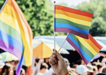 트럼프 행정명령 후 LGBTQ 커뮤니티 불안 고조