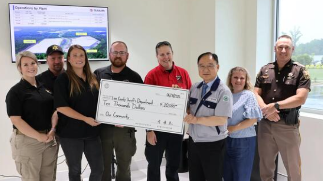 리 카운티 보안관실, 신화오토USA로부터 훈련 프로그램 후원금 1만 달러 기부 받아