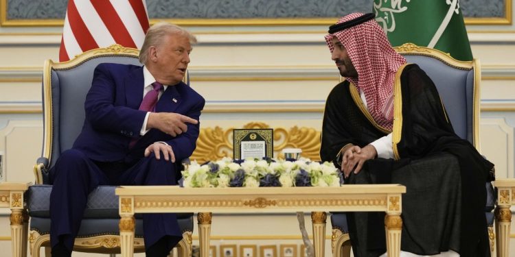 미국, 사우디·UAE에 엔비디아 블랙웰 AI칩 최대 7만개 수출 승인