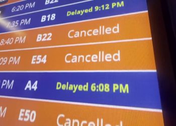 미국 항공 대혼란… 셧다운 여파로 하루 2,700편 결항, 전국 공항 마비