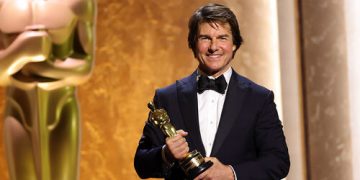 톰 크루즈, 데뷔 44년 만에 아카데미 공로상 수상…오스카 ‘무관의 한’ 풀었다