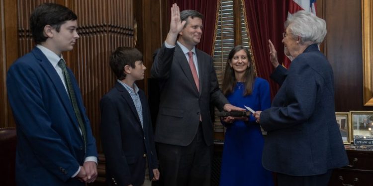 아이비 주지사, 윌 파커 신임 대법관 임명… 앨라배마 주 대법원 새 구성