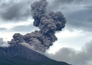 일본 사쿠라지마 화산 연속 폭발…도카라 열도 일대 ‘30년 내 M8.5 대지진 80%’ 경고