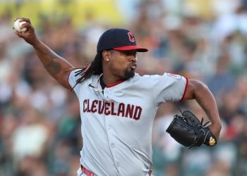 MLB 투수 2명, ‘경기 조작·도박 공모’로 기소… 고의로 볼 던지고 구속 낮춰