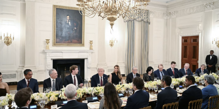 트럼프 행정부, 주(州)별 AI 규제에 맞서 ‘연방 소송 태스크포스’ 검토