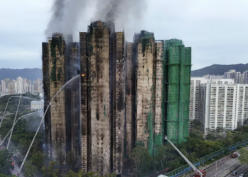 홍콩 아파트 화재, 77년 만의 최악 참사… 외신이 지목한 다섯 가지 원인