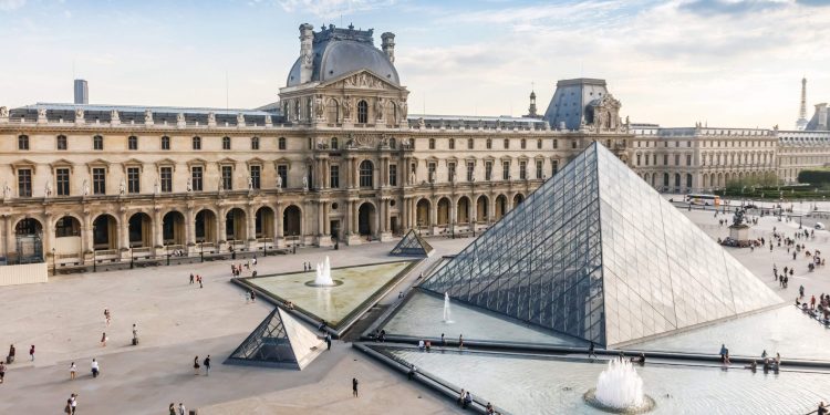 파리 루브르박물관, 내년부터 비EU 관광객 입장료 45% 인상