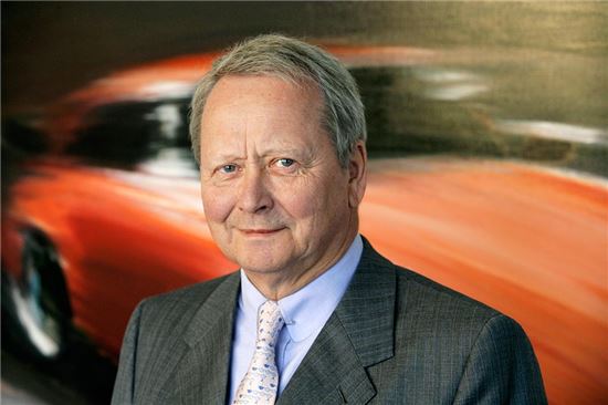 82세 포르쉐 회장, 62세 연인과 네 번째 결혼…2년 만의 새 출발