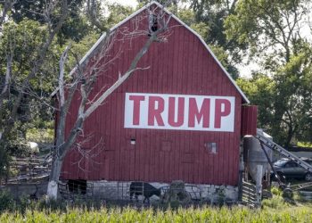 트럼프, 농가 달래려 18조원 지원 발표…“피해 메우기엔 턱없이 부족”