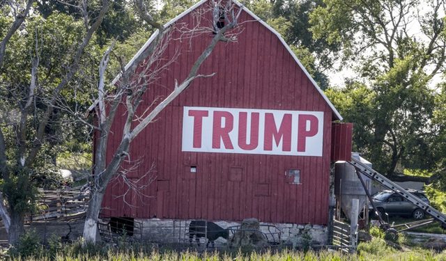 트럼프, 농가 달래려 18조원 지원 발표…“피해 메우기엔 턱없이 부족”