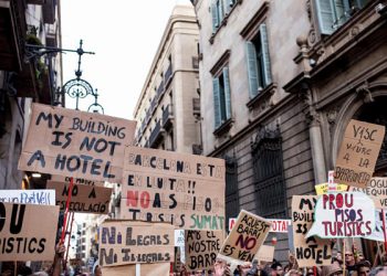 EU “집값 폭등 더는 못 참아”…에어비앤비 정조준