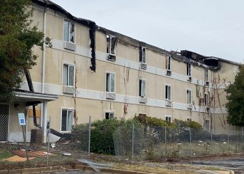 불타고 방치됐던 몽고메리 폐호텔, 드디어 정리 시작…노숙자 문제 다시 수면 위로