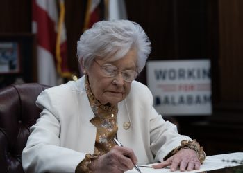 아이비 주지사, 앨라배마 농촌 보건 혁신 자문 그룹 설립 행정 명령에 서명