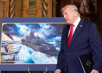 트럼프 “미 해군 신형 군함, 한국 한화와 함께 만든다”