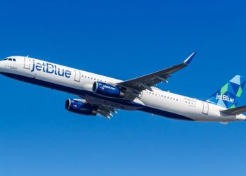 “송수신기는 왜 꺼놨나”…美여객기, 베네수 인근서 美공군기와 충돌 직전