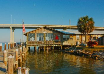 모빌 명물 ‘리버 샥(River Shack)’ 돌연 폐업…법원, 퇴거 명령