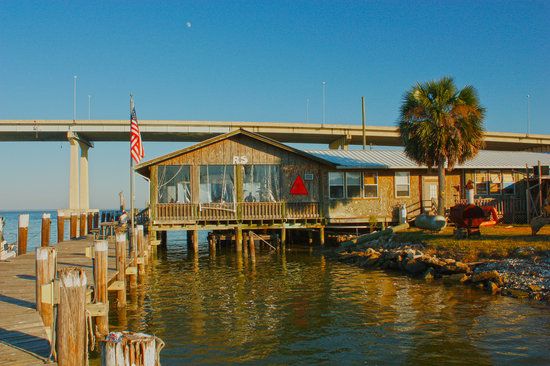 모빌 명물 ‘리버 샥(River Shack)’ 돌연 폐업…법원, 퇴거 명령