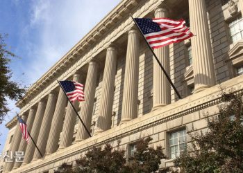 미국 상무장관 “한·일 7500억달러 투자금으로 원전 건설 추진”