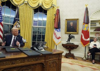 트럼프, 바이든 정부의 연비 규제 대폭 완화… 업계는 환영, 환경단체는 강하게 반발