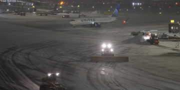 미 전역 강타한 ‘봄브 사이클론’…북중부 눈보라·정전 속출