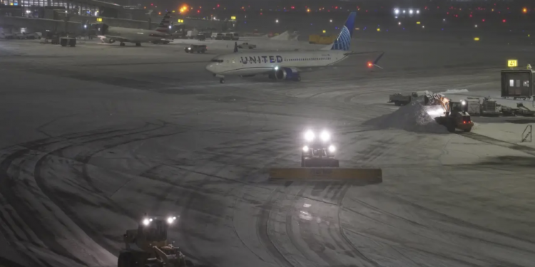 미 전역 강타한 ‘봄브 사이클론’…북중부 눈보라·정전 속출