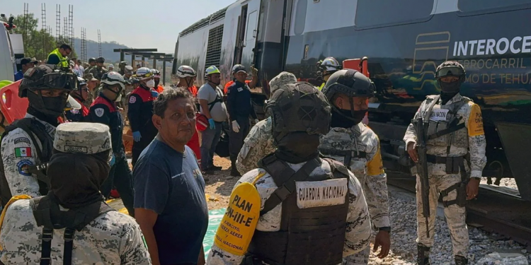 멕시코 남부 탈선 참사로 13명 사망·98명 부상