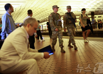 보수 대법원도 트럼프에 제동…시카고 주방위군 투입 불가