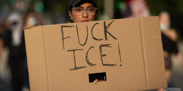 “죄 없어도 잡는다”…트럼프식 이민단속, 거리·일터까지 덮쳤다