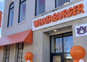 Whataburger, 오번 다운타운 매장 전격 폐점