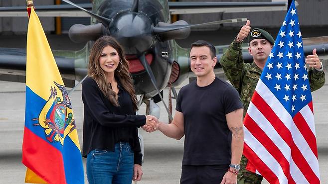 美공군, 남미에 다시 군화…에콰도르 공군기지 ‘마약과의 전쟁’ 투입