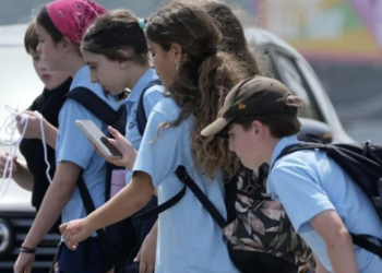 호주, 16세 미만 SNS 전면 금지…세계 첫 ‘디지털 봉쇄’