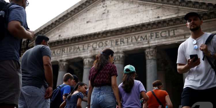 미국 방문 외국인 관광객 지난해 6% 감소…반이민 정책 우려 영향