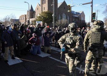 트럼프 이민정책 지지율 40%로 하락…미니애폴리스 총격 사건 여파