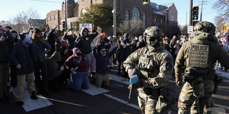 트럼프 이민정책 지지율 40%로 하락…미니애폴리스 총격 사건 여파