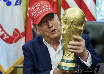 월드컵 앞두고 하늘까지 봉쇄