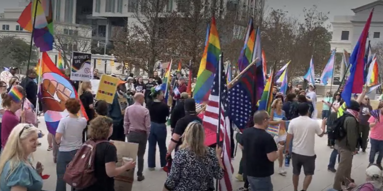“학교서 무지개도 금지?” 앨라배마 ‘돈트 세이 게이’ 법안 재점화
