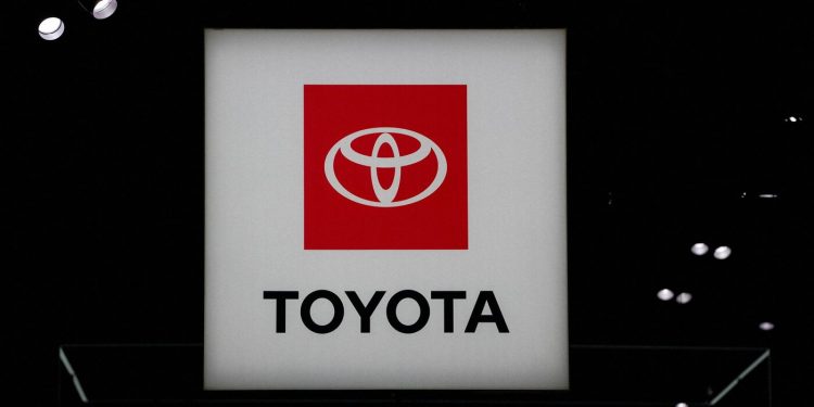 전기차 브레이크, 하이브리드 풀엑셀…도요타의 선택